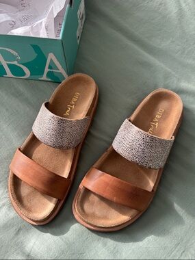 DBA Tru Two-Band Tan & Beige Slide Sandals